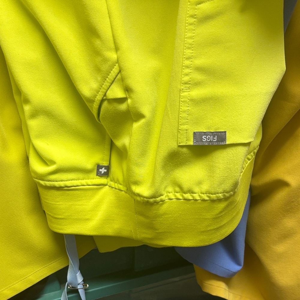 Construction, Green, Yellow Technical Scrub Top A… - image 3